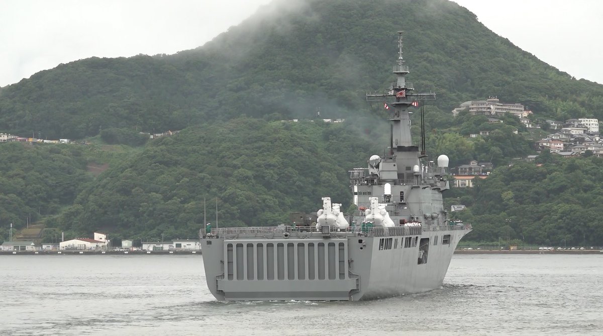 7月3日、令和5年度インド太平洋方面派遣(IPD23）第2水上部隊の輸送艦「しもきた」は、出国しました。掃海隊群司令 金刺将補は、「#自由で開かれたインド太平洋 の実現に向けて、同盟国・同志国海軍等との連携を強化し、地域の平和と安定、海洋秩序の維持・強化に貢献してまいります。」と述べました。