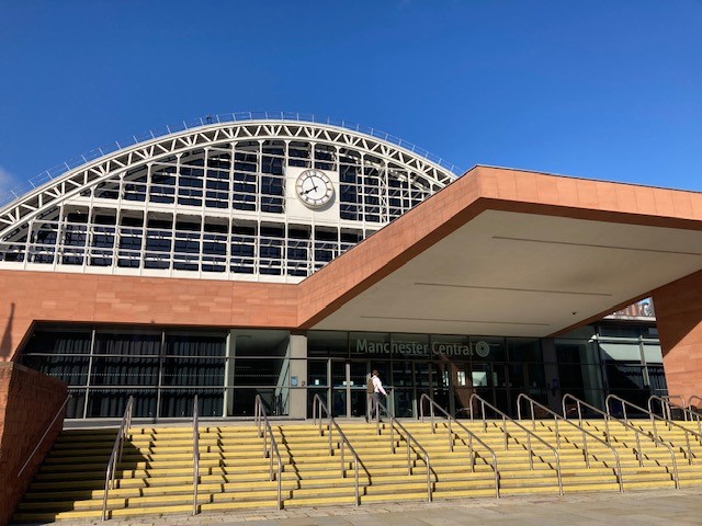 mmc_series's tweet photo. It's a sunny morning here in Manchester for the start of #mmc2023UK! Loads going on today - we can't wait to get started!😎😎😎🔬🔬🔬

@YorkBioimaging @RMS_EarlyCareer @BioImagingUK @flowcytometryUK @JofMicroscopy @MicroscopyViews https://t.co/6f3ZGXlMpy