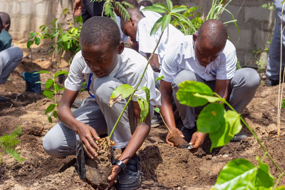 RewirEd_Summit's tweet photo. Exciting updates on the Play, Pluralism & the Planet (PPP) program! #Tanzanian #students & #teachers are taking #climateaction into their own hands through this program funded by @DubaiCares, as part of the #RewirEdProvocations.
Read more: https://t.co/qLMQxgpncM https://t.co/E8Z7JkVXl9