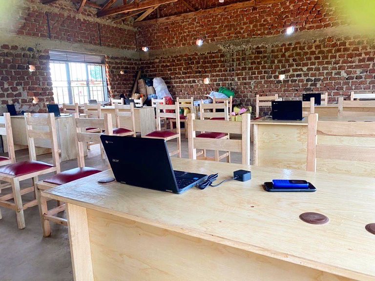 SEETGF's tweet photo. ❗️Attention ❗️Look at the See Them Grow Foundation Vocational Center! ➡️ Swipe to see more.

Pic 1. Digital Training Class
Pic 2. Tailoring Class
Pic 3. Cohort of 2023
Pic 4. Luena Block

Comment below and let us know what you think of our beautiful training center 
💜💜💜💜 https://t.co/rqJ0mWvNRx