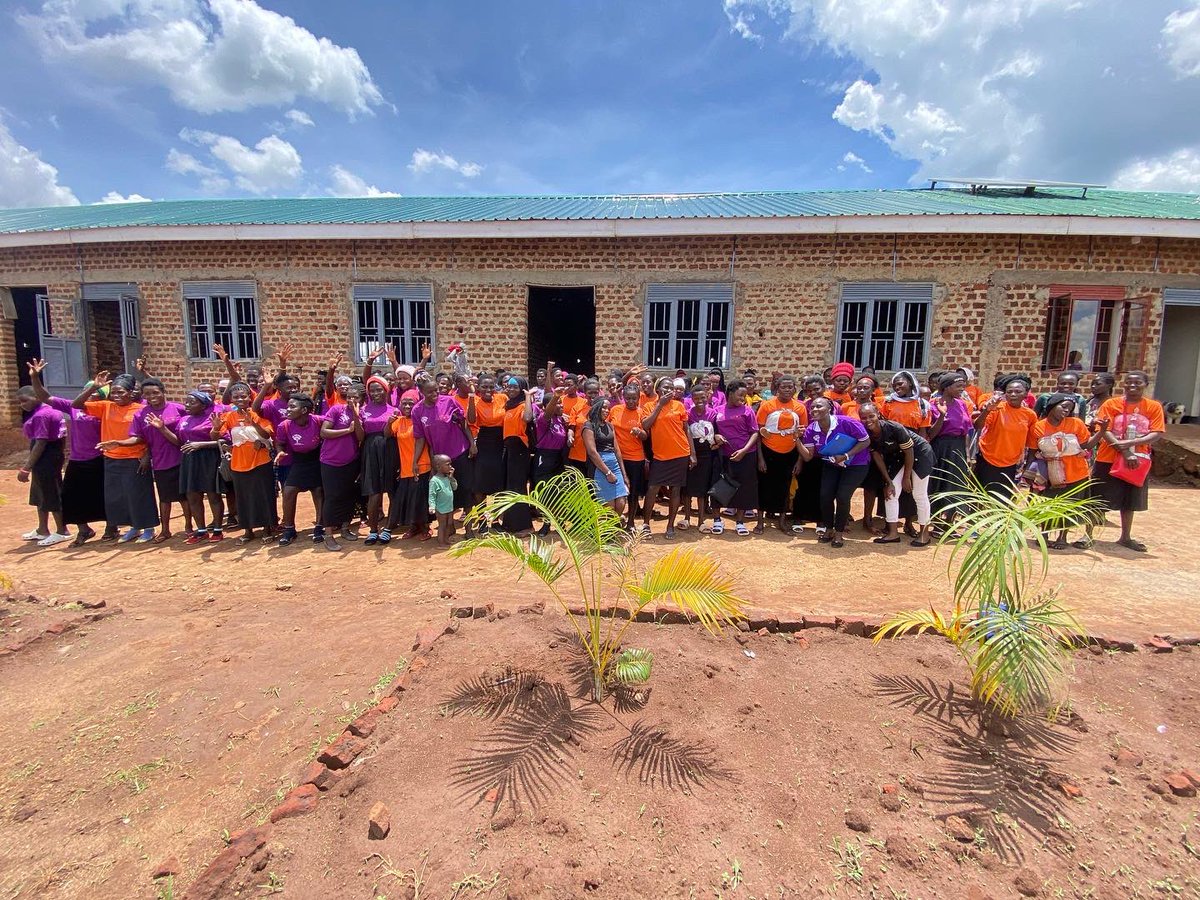 SEETGF's tweet photo. ❗️Attention ❗️Look at the See Them Grow Foundation Vocational Center! ➡️ Swipe to see more.

Pic 1. Digital Training Class
Pic 2. Tailoring Class
Pic 3. Cohort of 2023
Pic 4. Luena Block

Comment below and let us know what you think of our beautiful training center 
💜💜💜💜 https://t.co/rqJ0mWvNRx