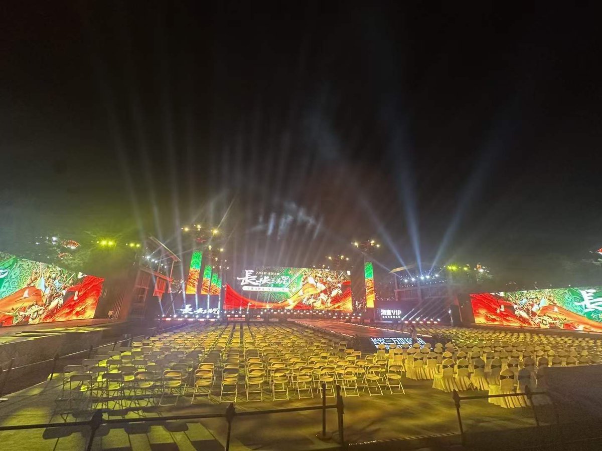 World premiere held at Datang Sleepless Town in Xi'an, China
#HirenderS3 #Multimedia Server
#SleeplessTown #LiveEvent #AVRentals, #Lighting #IntegratedStage #StageDesign #LED #Concert #AVsystem