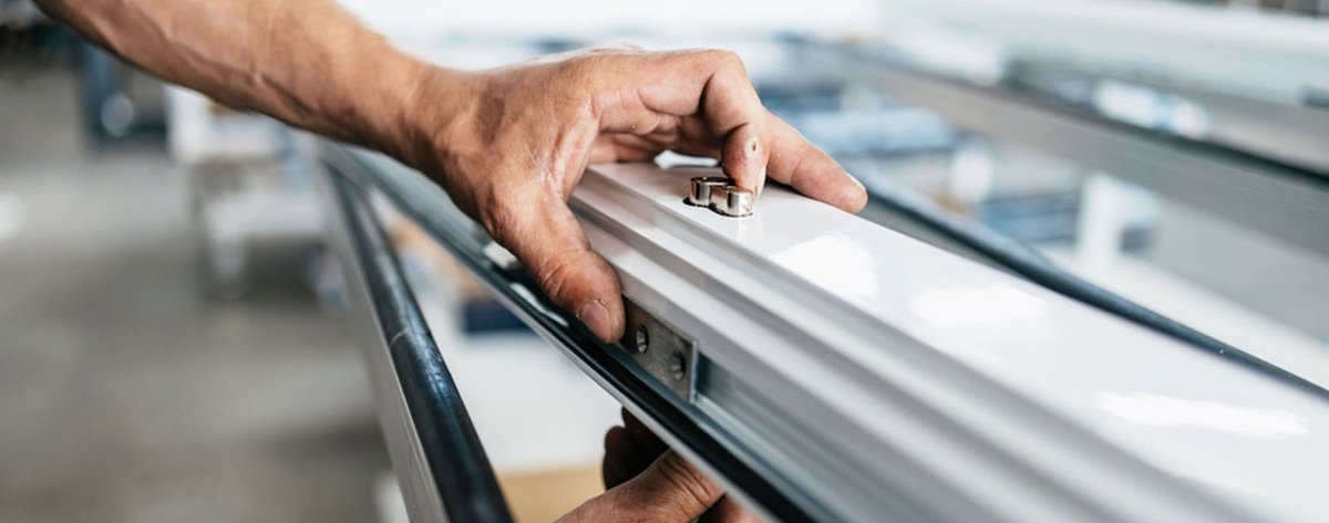 termene_ro's tweet image. &quot;Descoperă cum poți beneficia de facilități fiscale în domeniul construcțiilor! Articolul nostru detaliază modificările aduse calculului cifrei de afaceri și veniturilor lunare ale salariaților. Nu rata oportunitatea de a economisi și de a-ți dezvolta afacerea! #construcții #faci