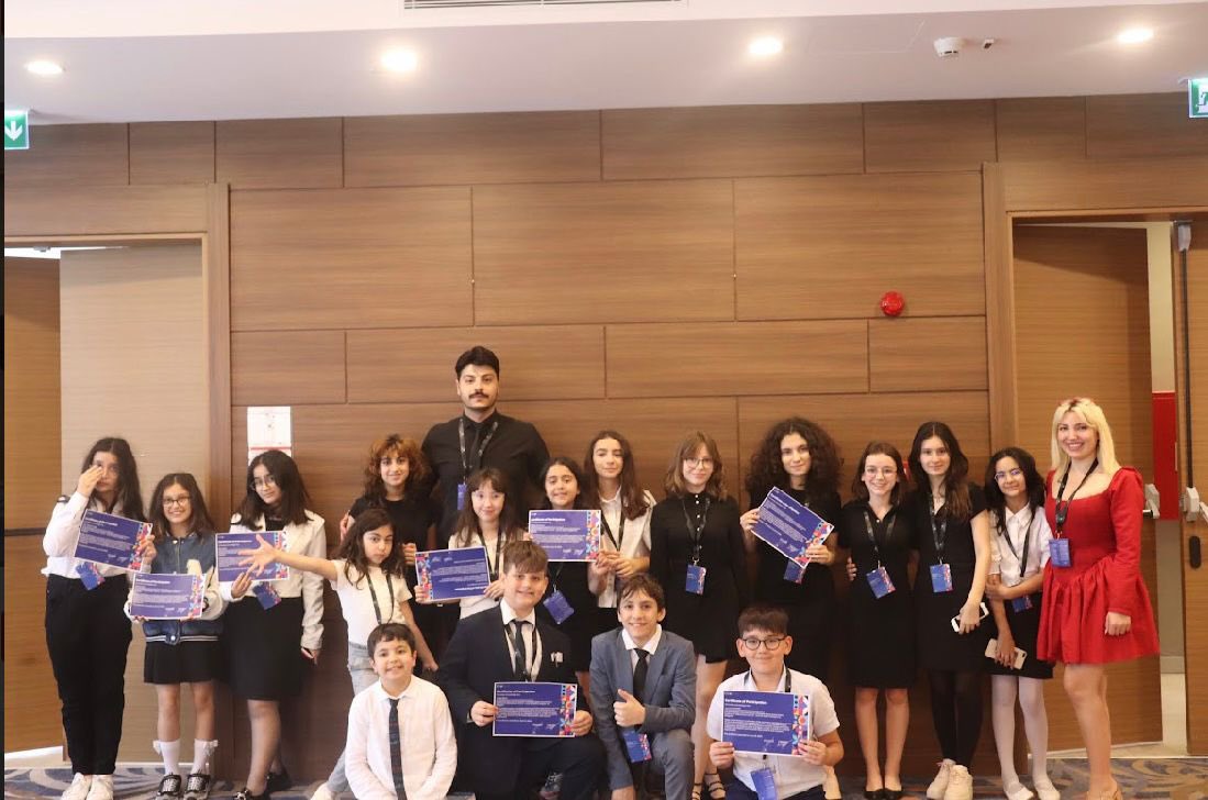 GO_Akademi's tweet photo. Gelecek Odaklı Akademi olarak, 10-12 Haziran tarihlerinde Eskişehir Nova Vista Radison Hotel'de gerçekleştirdiğimiz ESMUN Senior ve paralelde yürüttüğümüz 11-13 Haziran'da Eskişehir Questa Termal Hotel'de üçüncüsünü düzenlediğimiz ESMUN Junior'ı başarıyla tamamladık. https://t.co/GmRptZ72JR