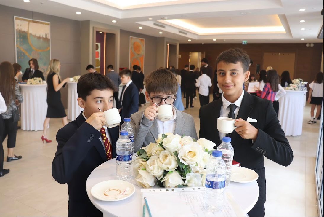 GO_Akademi's tweet photo. Kendi bünyemize ait olan ESMUN'23 bu yıl da muhteşem deneyimlere ev sahipliği yaptı. Verimli geçen konferansın ardından 2022-2023 Eğitim-Öğretim yılına da veda ettik. https://t.co/XSi0kNPYAz