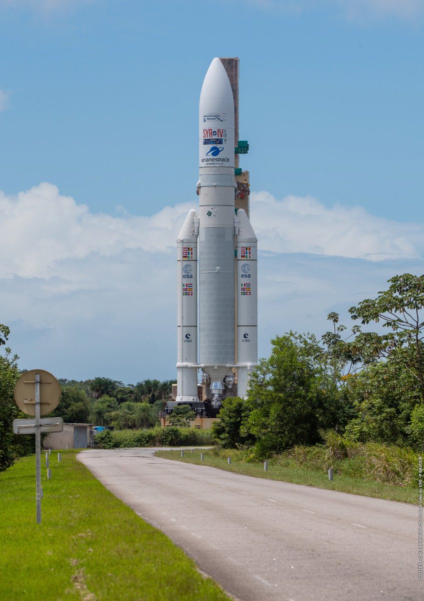 JeromeCampmas's tweet photo. Nouveau report du dernier vol #Ariane5 en raison de "vents d'altitude" violents en #Guyane Le vol est prévu au + tôt 5/07 (22h00 & 23h05 (UTC) 🚀✨💫🤍 #V261 https://t.co/B4gFNmhCeT