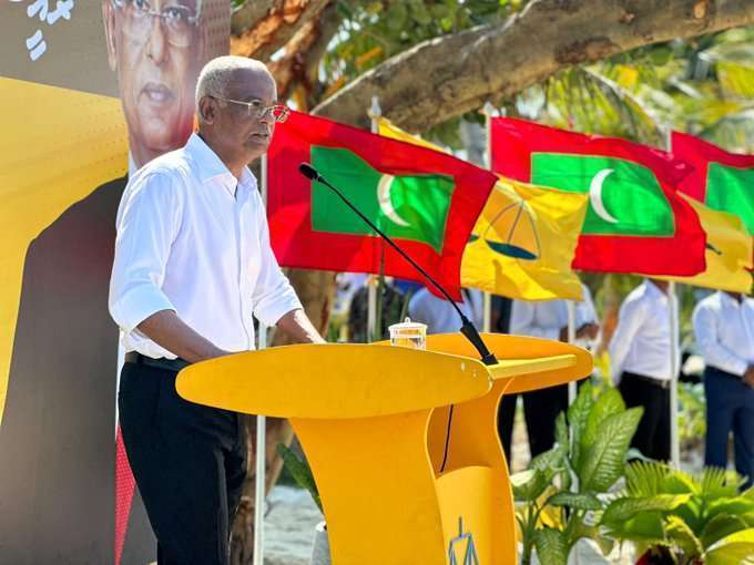 RiseMaldive's tweet photo. President @ibusolih efforts towards promoting #education and empowering #youth are setting the foundation for a brighter future for #Maldives. 💛💛

#Ibu2023 #Heyoverikan #MDP2023 #RaajjeDhathuru https://t.co/jwPV6lF8tM