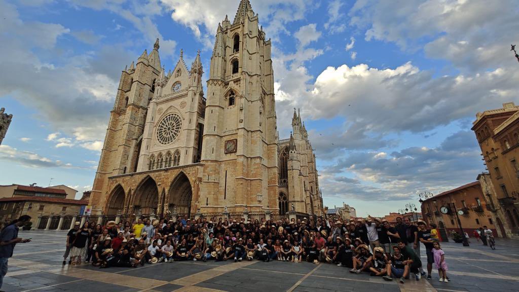 De resaca emocional, solo me salen palabras de agradecimiento a todas las personas que hicieron posible que @CAfc2023 fuera una realidad. A su organización <a href="/Angel_P_Pueyo/">Ángel Pérez Pueyo</a>, talleristas <a href="/mendezantonio97/">Antonio Méndez Giménez</a>, comunicadores <a href="/dhortiguela1/">DAVID HORTIGÜELA</a> y a tod@s l@s que he podido conocer allí. GRACIAS!