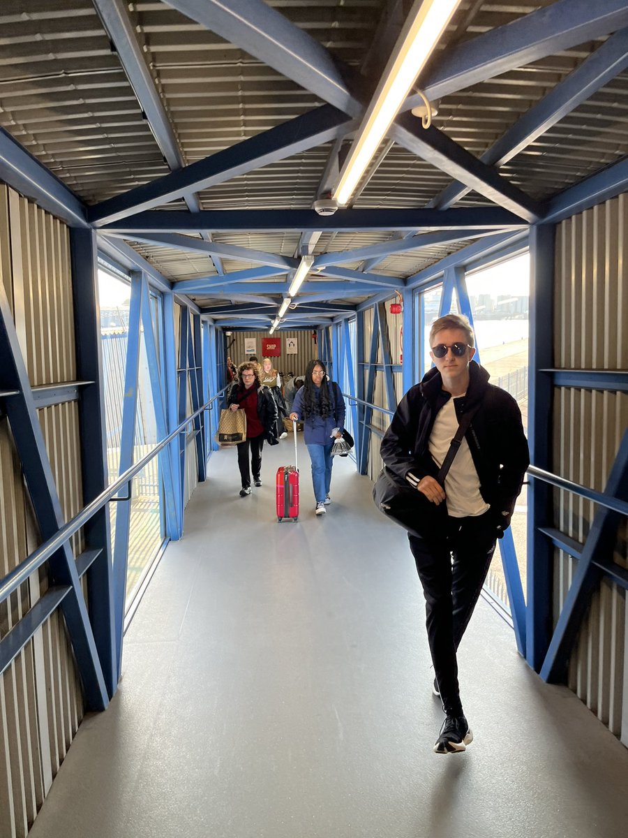 Touch down in sunny Aberdeen! Only a 3hr coach then it’s home time for our MSYP’s 🏡

#SYP79

@AlexMSYP &amp; <a href="/DanielaMSYP/">Daniela Onyewuenyi MSYP</a>