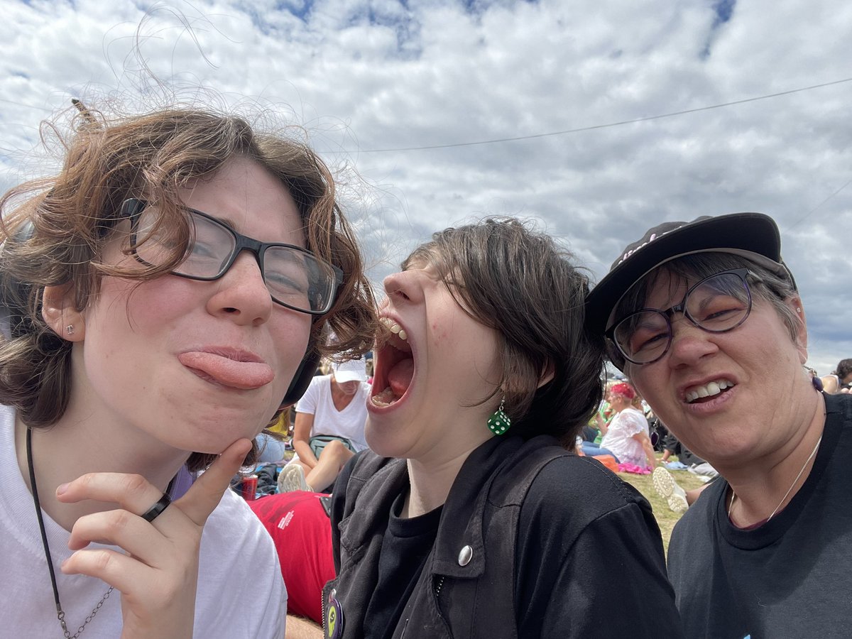 RussellGirls's tweet photo. We made it!!!! Getting hungry for @takethat https://t.co/agqzHu9WQZ