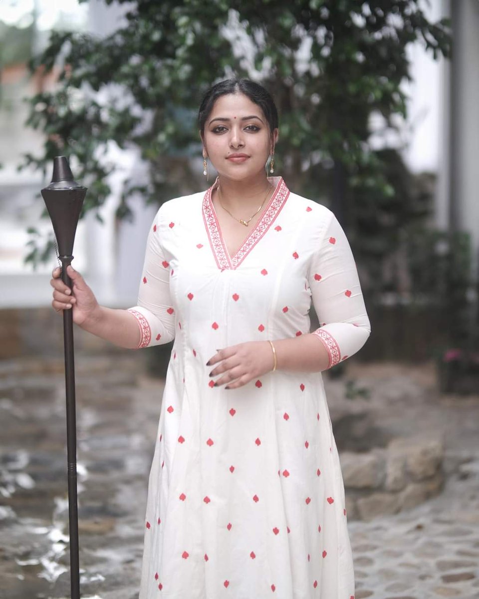 AnusitharaOffl's tweet photo. Tnk u Sameerechi for this beautiful dress ♥️
 @SameeraSaneesh ❤️ https://t.co/IBoZk7Ky6e