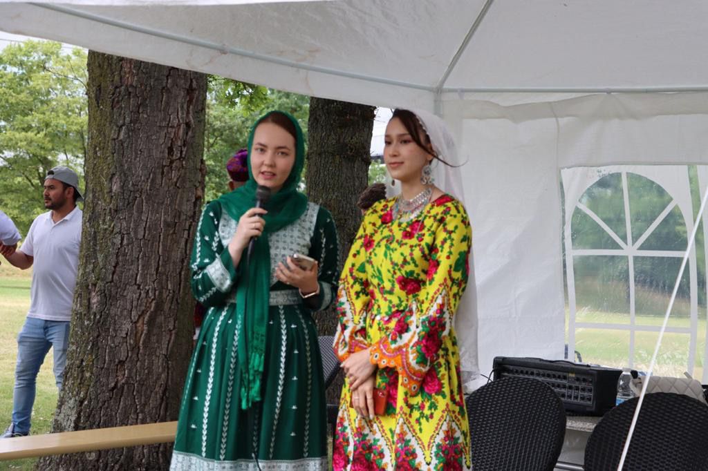 LucaMoreauL's tweet photo. بلیبوری روی مانند ماه تو 
بوگی توره که نوربنده صدای تو
چیمای مثل بادام ر بنازم
که بی سرمه قشنگ استه چیمای تو

@RaziaRezai97
@cuteninjja

#StopHazaraGenocide https://t.co/EaBtW3QcXS