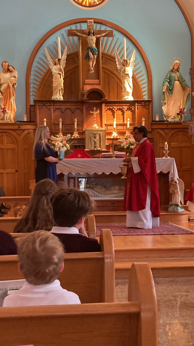 SFASchoolVan's tweet photo. At our last school mass, we bid farewell to four members of our school community: our beloved pastor Father Gino, our principal Mrs. Anne Yam, our bookkeeper Mrs. Mary Alice Boyer, and our French teacher Mme Small. May the Lord bless them in their future endeavours. https://t.co/aJTv4Thfxc