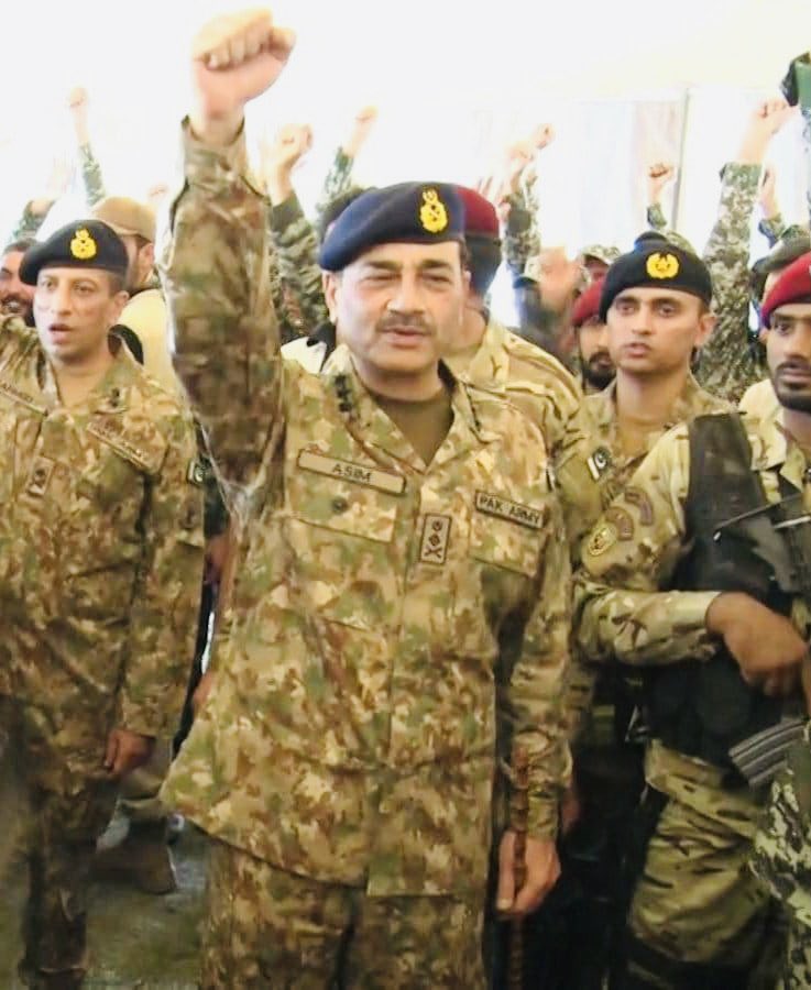 PakistanFauj's tweet photo. General Syed Asim Munir, Chief of Army Staff (COAS), 

“History has proven, the nation &amp; Armed Forces have always stood together against any act of aggression” COAS

United We Rise 

@OfficialDGISPR #PakistanArmy #Pakistan #COAS #ISPR https://t.co/RoRXbTHuV4