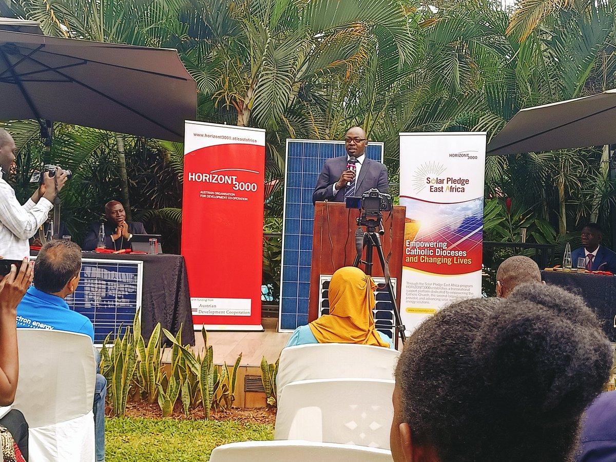 #HappeningNow

Dr. <a href="/brianisabirye/">Brian E. Isabirye, Ph.D.</a>, Commissioner Renewable Energy Department <a href="/MEMD_Uganda/">Ministry of Energy & Mineral Development</a> delivering remarks at the launch of the #SolarPledgeEastAfrica by #HORIZONT3000 with support from the Austrian Development Cooperation. 

The programme will focus on:
- Capacity building...