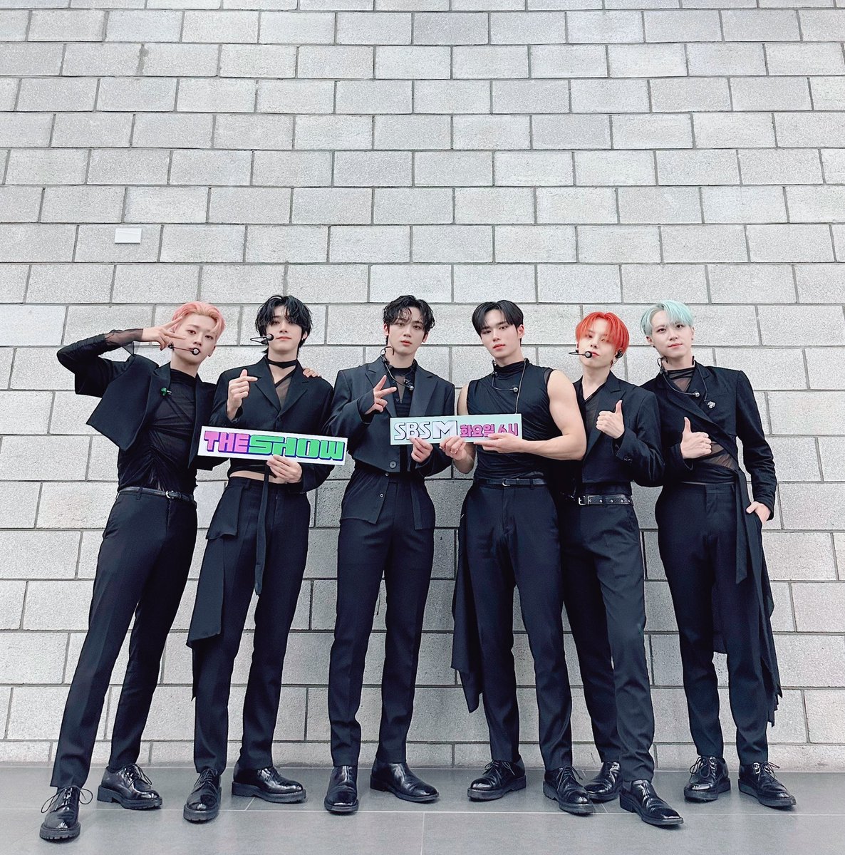 theshow_offcl's tweet photo. 여름이라 #Thriller 보러 다니는데 #더쇼 는 안봐요. 울아이가 청량으로 돌아왔는데 뭐하러?
커댕이가 말아주는청량 어떻게 참지••?
로맨스액션스릴러판타지 다 말아주는데••?
넘좋아서 우다다닥 #질주 하다가 더워서 #위아이 보는 중이에오🥹🫶 울아이가 장르고 세상을 구한다‼️
@WEi__Official https://t.co/8EAgHCiHFx