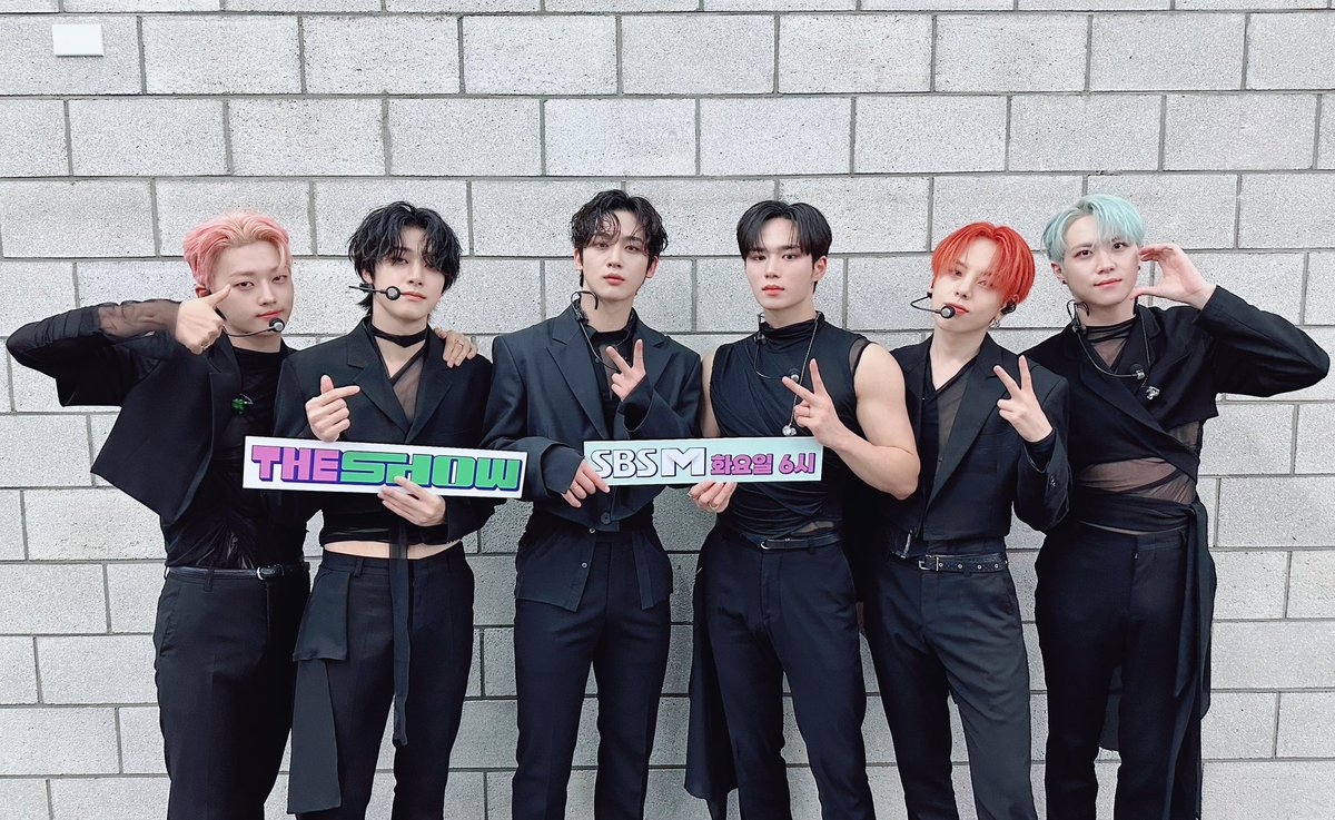 여름이라 #Thriller 보러 다니는데 #더쇼 는 안봐요. 울아이가 청량으로 돌아왔는데 뭐하러?
커댕이가 말아주는청량 어떻게 참지••?
로맨스액션스릴러판타지 다 말아주는데••?
넘좋아서 우다다닥 #질주 하다가 더워서 #위아이 보는 중이에오🥹🫶 울아이가 장르고 세상을 구한다‼️
<a href="/WEi__Official/">위아이(WEi)_OFFICIAL</a>