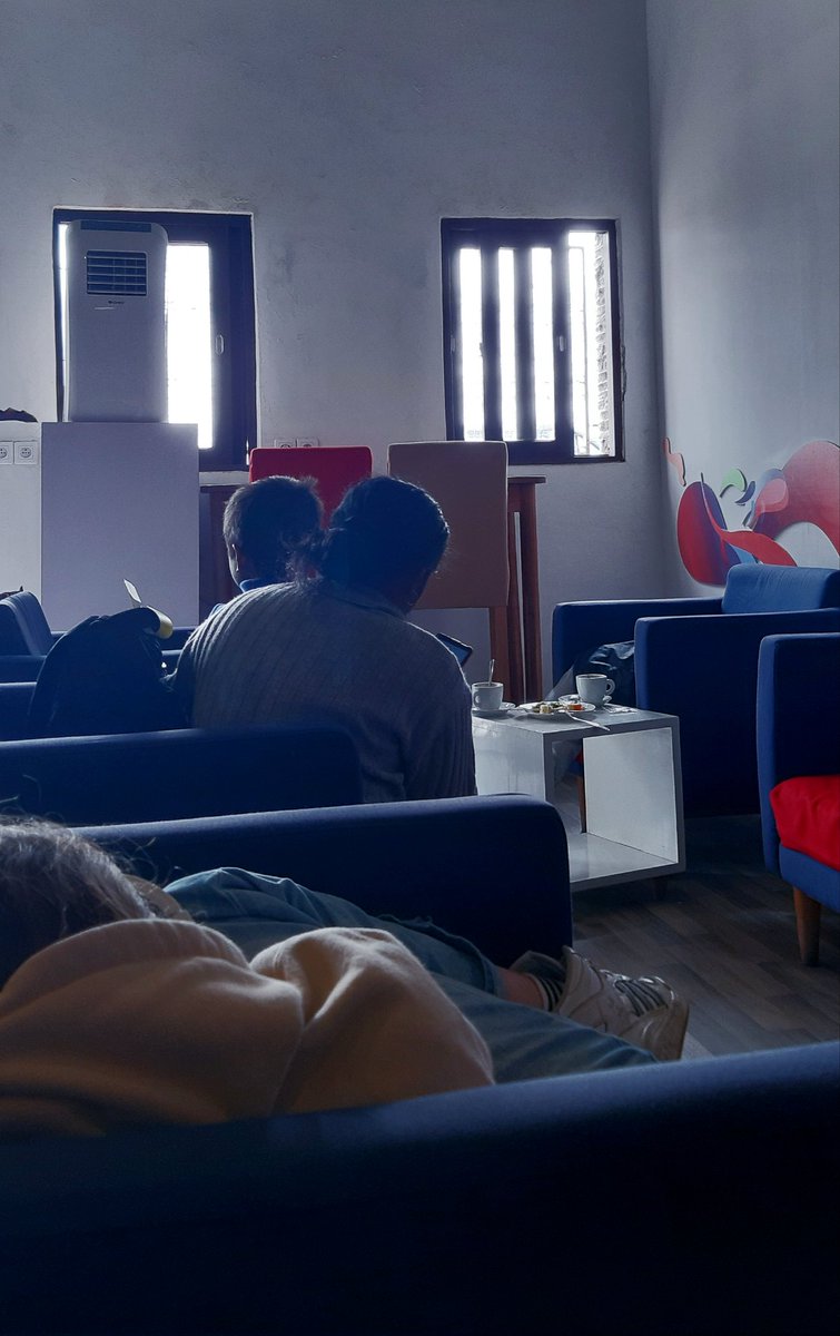 Njivatahiry's tweet photo. L'espace #lounge de #Tsaradia 🇲🇬 à l'aéroport d'#Ivato(salle d'attente pour les vols domestiques), #restauration et connexion internet gratuit. https://t.co/C4qRh9IgYF