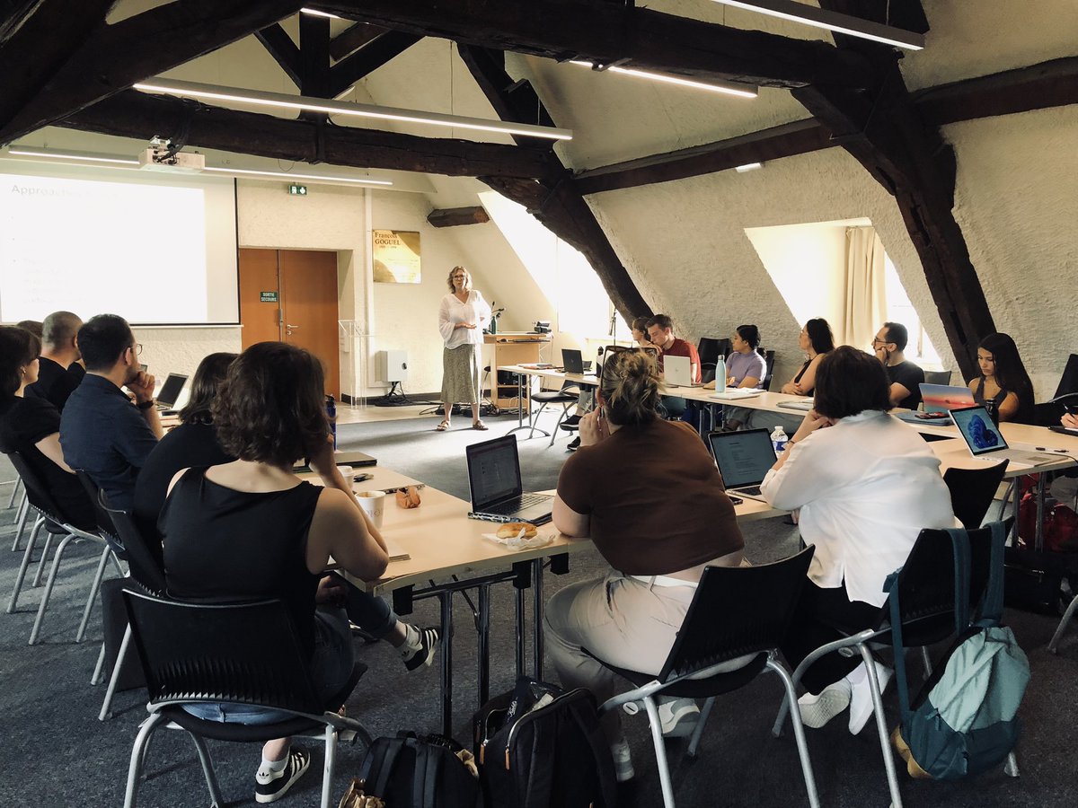 On day 2 of the summer school on ´Electoral Democracy in Danger?´ we are discussing electoral integrity with Sarah Birch! <a href="/sciencespo/">Sciences Po</a> <a href="/CERIUdeM/">CÉRIUM</a> <a href="/FondationMSH/">Fondation Maison des Sciences de l'Homme</a> @RomainLachat
