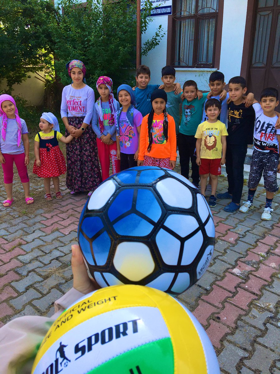 Hem kız hem erkek hocası olmak demek, iki tarafın gönlünü de hoş etmek demek… Ya da kendi gönlümü slslslsks