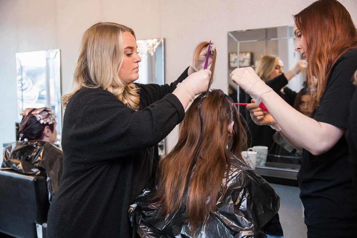 Gain experience and a qualification in hairdressing with our hair and barbering apprenticeships available now northamptoncollege.ac.uk/apprenticeship… <a href="/NorthamptonColl/">ɴᴏʀᴛʜᴀᴍᴘᴛᴏɴ ᴄᴏʟʟᴇɢᴇ</a> #apprenticeships