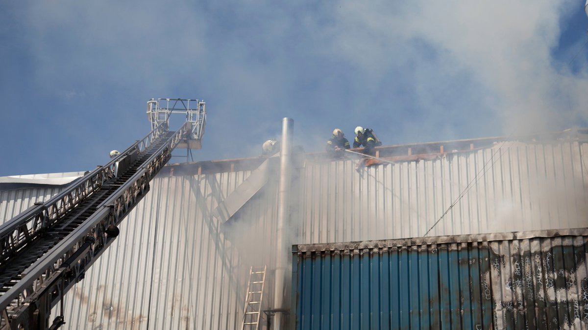 Het is de nachtmerrie van iedere ondernemer: uw bedrijfspand vliegt in brand. En ook al is de
brandweer snel ter plaatse, er zal hoe dan ook enorme schade zijn >> schenkmakelaars.nl/een-nachtmerri…

#SchenkMakelaars #bedrijfsmakelaar #Hoofddorp #taxatie #taxatiewaarde #bedrijfspand