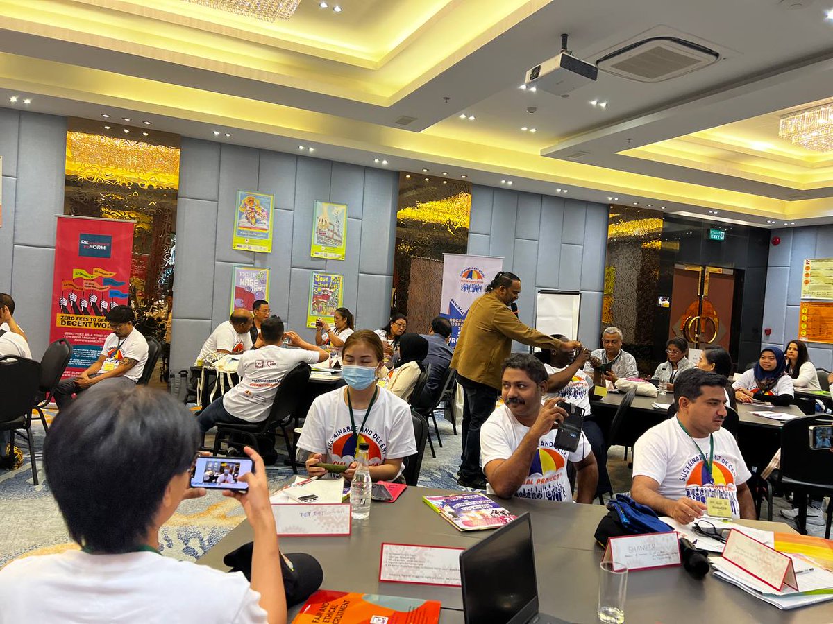 mfasia_'s tweet photo. Arul Prakkash started the first half of his session on Video  &amp;  Digital Tools with insights from participants on mobile phones and cyber security. The session then progressed into a series of engaging activities.  
#MigrantsVoiceSMFA
#MigrantsVoicesMFA_Day2 https://t.co/gJKyosu1hN