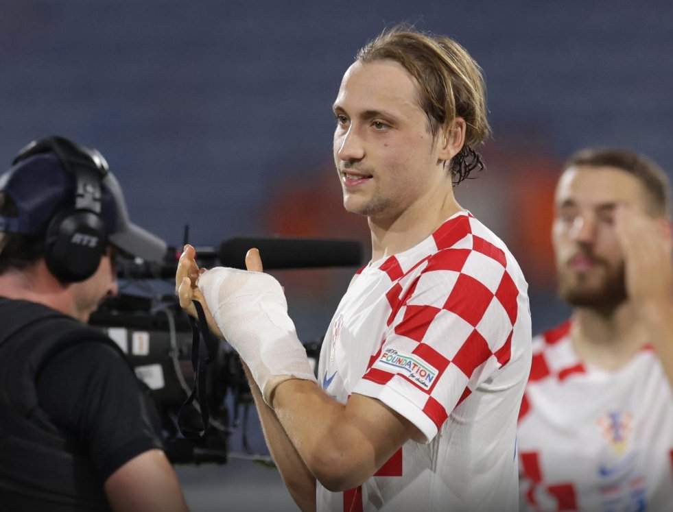 LoanWatchWob's tweet photo. 📰 Wolfsburg soll stark an einer Verpflichtung von Lovro Majer (25) von Rennes interessiert sein. Die Franzosen verlangen wohl um die 40 Mio. € für den Mittelfeldspieler. Newcastle United und Bayer Leverkusen sollen ebenfalls interessiert sein. 

#WOB | #vecernji | #WOBTransfer https://t.co/EspB2fdFta