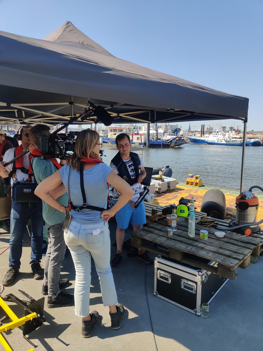 seaclearproject's tweet photo. 🤖🌊 Looking back to the beginning of June: The #SeaClear 🌊 system demonstrated its autonomous litter detection and collection capabilities in Hamburg Port on June 8th, 2023. 🎉 https://t.co/pXzn68yVUd