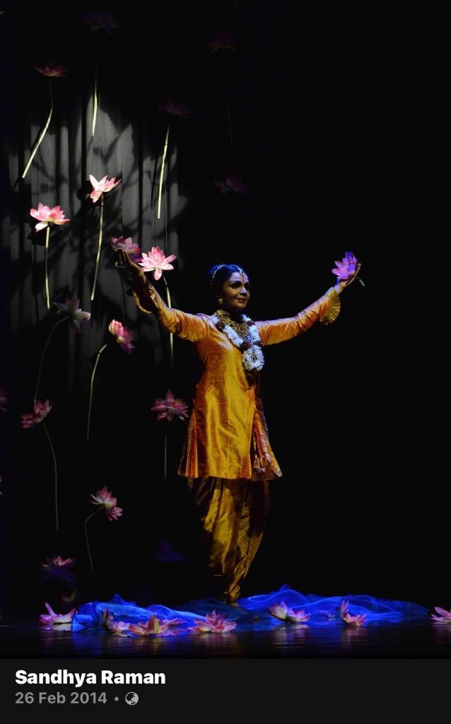 aratnam's tweet photo. We speak of Purusha and Prakriti as Yin and Yang.2 energies that everyone possesses. #Alwars, all male except for #Andal, wrote and sang in the feminine tense.This image is of me in a masculine silhouette during my 2007 premiere of NEELAM-drowning in bliss.
Costume #sandhyaraman https://t.co/6rErn7OoWD