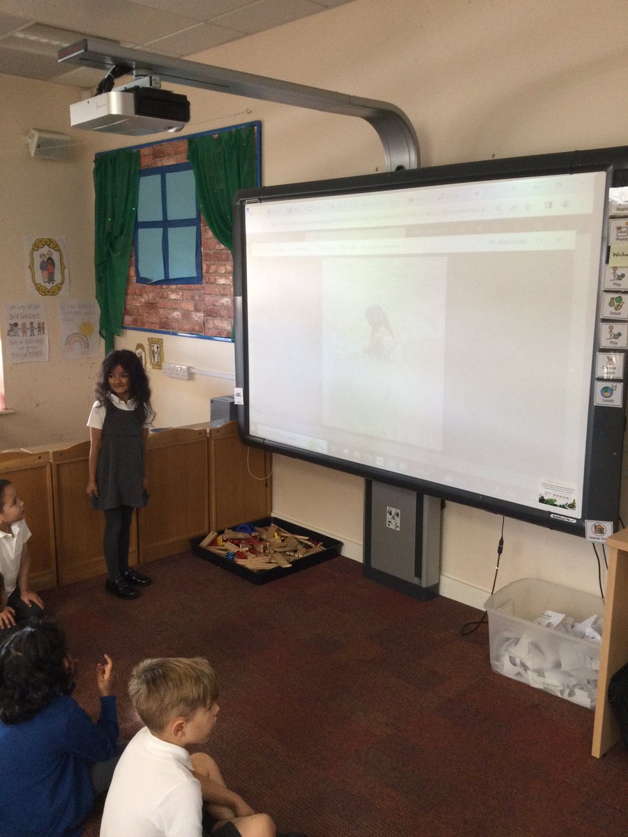 gfprimarycov's tweet image. Reception have enjoyed sharing their holiday photos and talking about where they have been. #GFReception #speakingandlistening #holidays 🏖☀️😎😎