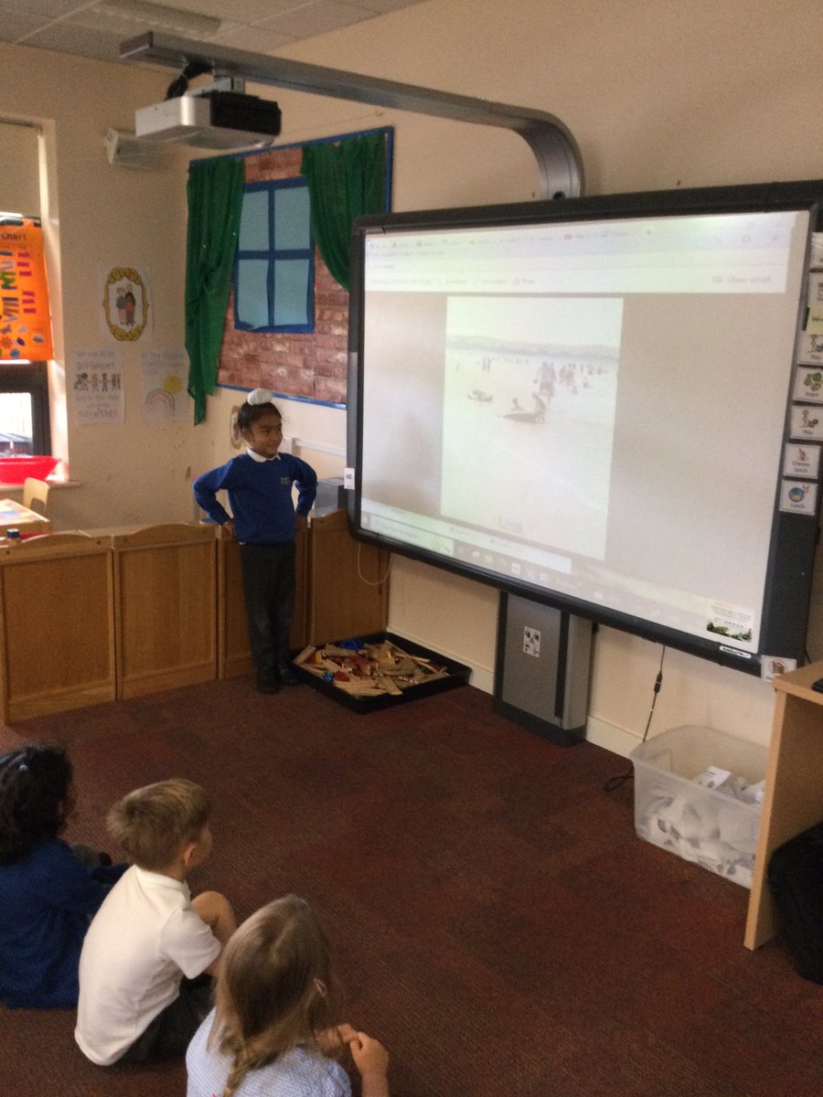 gfprimarycov's tweet image. Reception have enjoyed sharing their holiday photos and talking about where they have been. #GFReception #speakingandlistening #holidays 🏖☀️😎😎