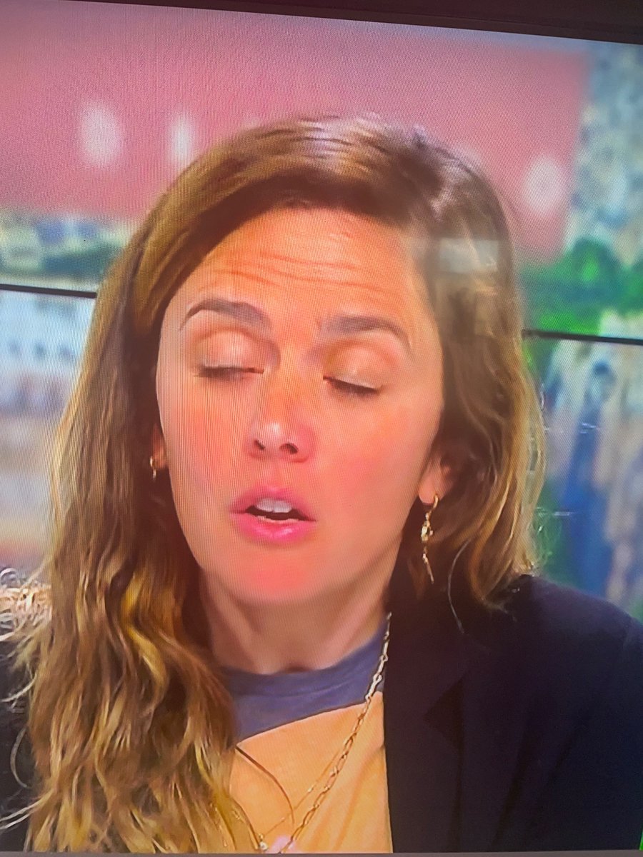 GE86774330's tweet photo. Merci à Pascal Praud d’avoir mouché la gauchiste noemie schulz ce matin😬
Elle était encore une fois en plein « ouin ouin les pauvres émeutiers ils vont en prison »
Elle est a gerber 🤮
#cnews #HDPros #pascalpraud #noemieschulz https://t.co/pAiaDfIIO8