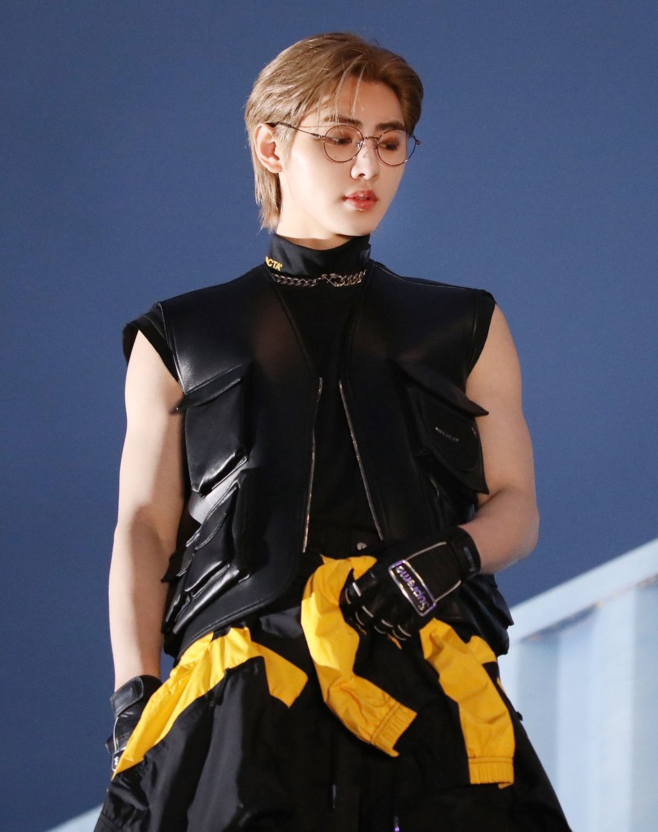 hoonpenguu's tweet photo. SUNGHOON and this fit >>>>>>>>>>>>>>>>>>>>>>>>>>>>>> https://t.co/FmBrYQP0Te