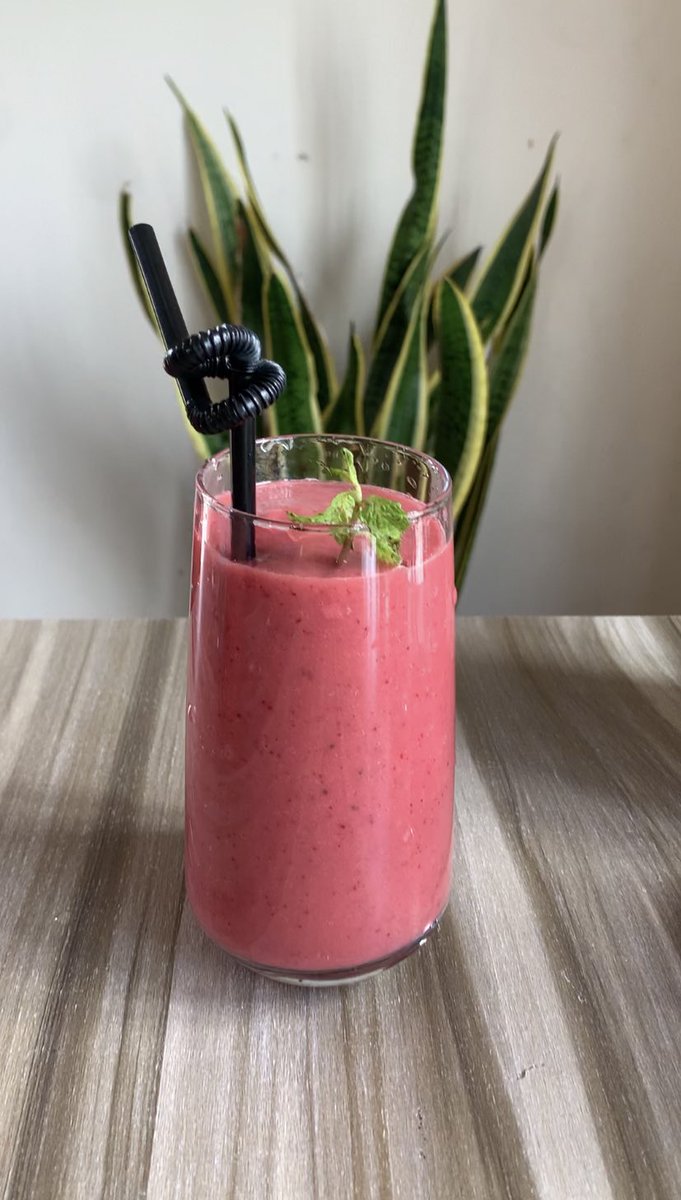 _DearAlice_'s tweet photo. It’s smoothie O’clock 🥳🥳🥳🥳🥳🥳🥳
A friend sent me this amazing recipe. I tried it and I really loved it. Y’all hating on avocados 🥑 are so wrong coz it’s taste is so rich. It made this smoothie very yummy🥰
I’m definitely making more of it🥰🥰🥰🥰
#calabartwittercommunity https://t.co/YJ8qnVlZWv