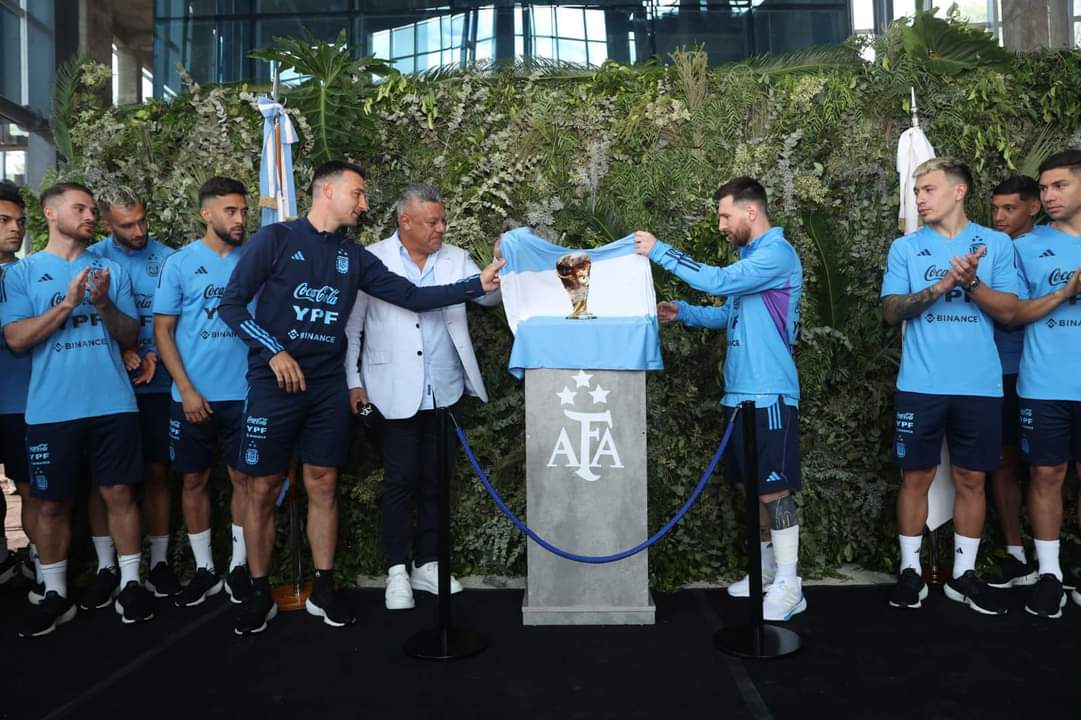 fahadhossain90's tweet photo. This recognition is one of the most beautiful he has ever received. A great honor, thank you very much!!! 🇦🇷🙌🏻

@Argentina🇦🇷💙 https://t.co/OjCdDyLW3y