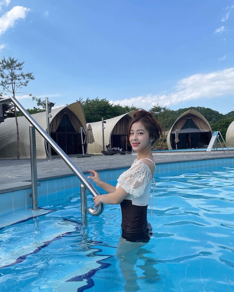 Suntygal's tweet photo. 写真を撮るだけで本格的に遊ぶために、髪を結い上げます😏

#サーフィンをする 
#波乗り女子 
#波乗りタフ 
#海
 #海の生活 https://t.co/4wRfwjtHwF