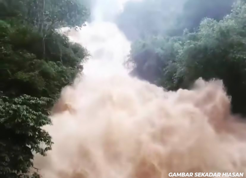 MySamudera's tweet photo. Berwaspada, Wajib Tahu 5 Tanda Awal Sebelum Terjadinya Kepala Air..

“Bila terjadinya tanda kepala air ini kita hanya ada lebih kurang 10 – 15 minit saja nak selamatkan diri itu pun bergantung kepada saiz sungai..”

Bebenang 🧵 https://t.co/H1R41Ka1lA