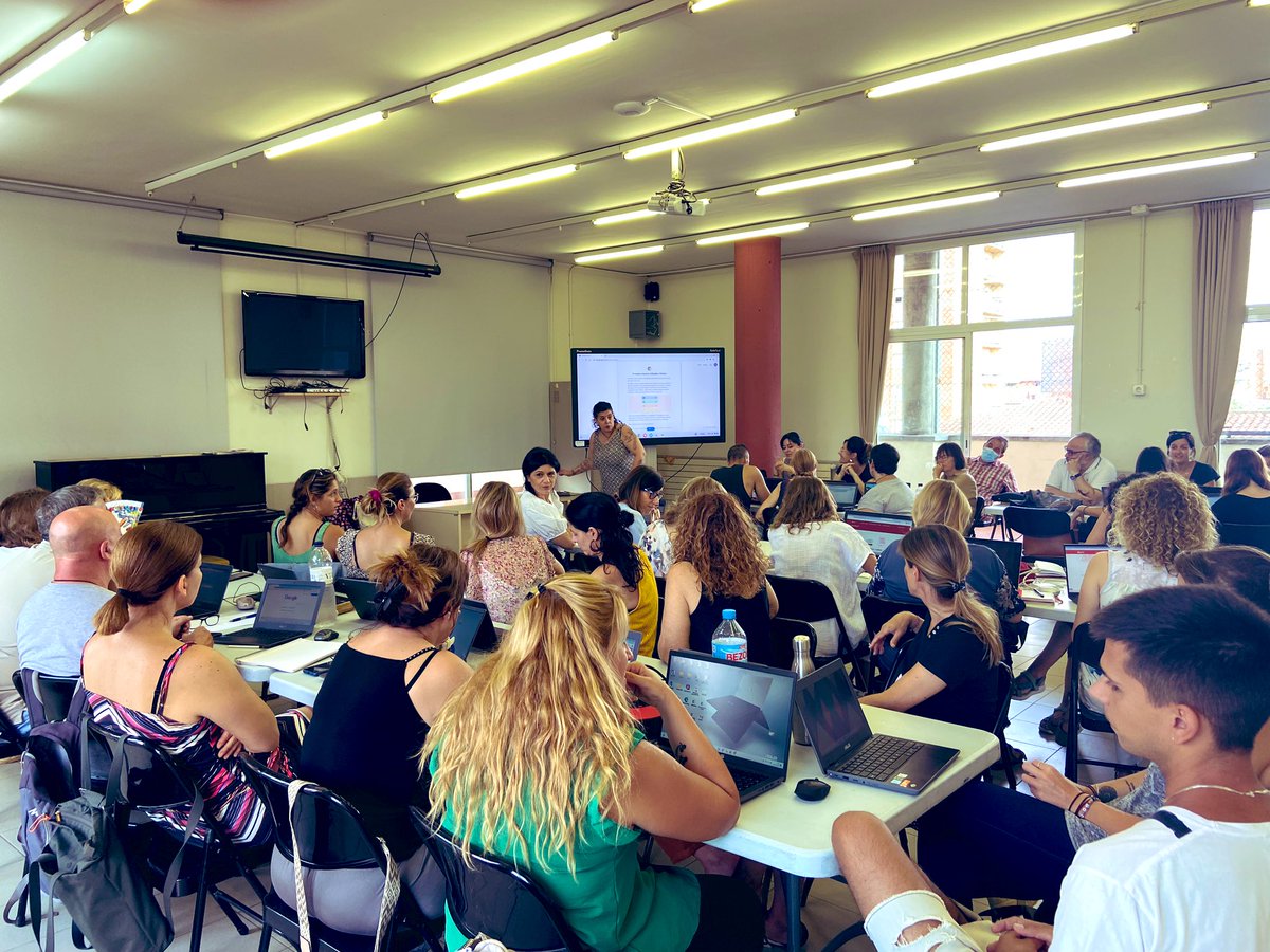 LastraPili's tweet photo. Comencem!! 
Repàs LOMLOE… Organització dels aprenentatges.. Competencies Clau i especifiques ..Eixos..Sabers…Criteris d’avaluació.. Situacions d’aprenentatge.. ✨@NuriaWitch14 
#formació @EDBARCANOVA https://t.co/Skulqflcr4