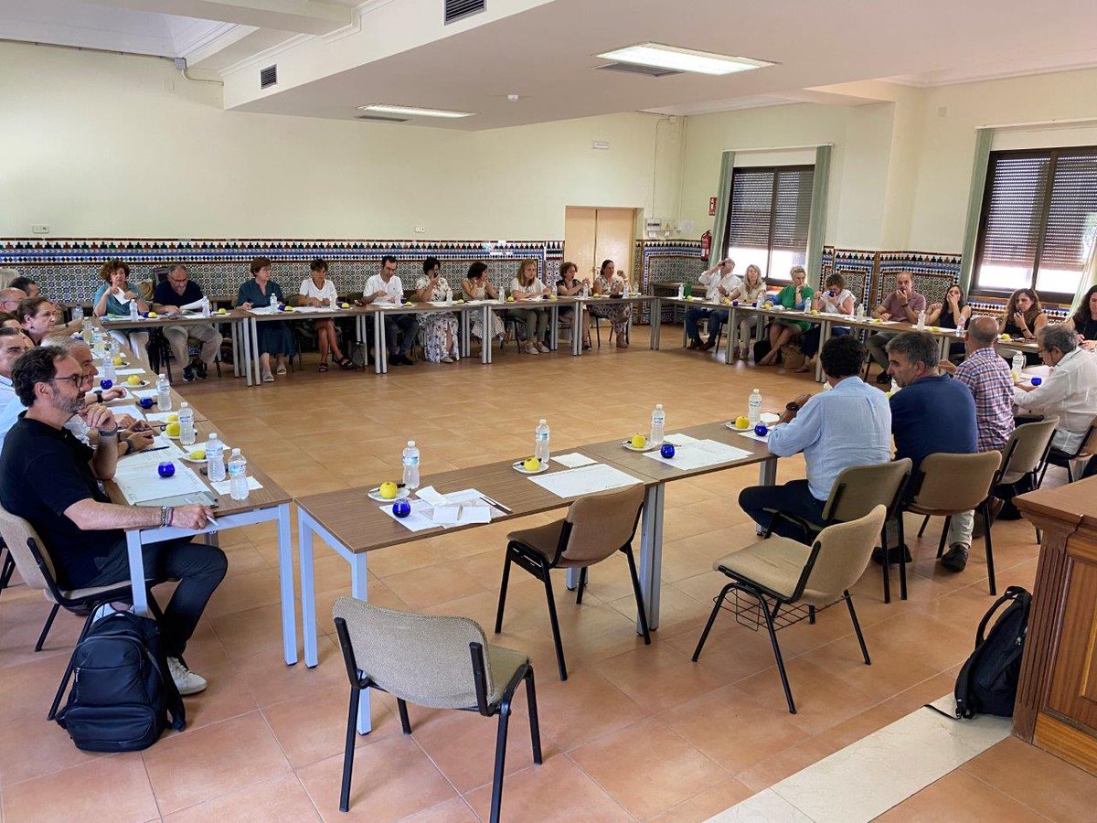 IfapaJunta's tweet photo. 🫒 Jornada de transferencia de #RipePicual, un proyecto del #IFAPA y @AEMO_Olivo que estudia la evolución del #AOVE de la variedad picual durante la maduración de fruto
Colaboran @institutograsa, @Univcordoba y el Laboratorio Agroalimentario de Córdoba
🗞️https://t.co/ZPSLrvq0Xn https://t.co/7xRXfdcp2w