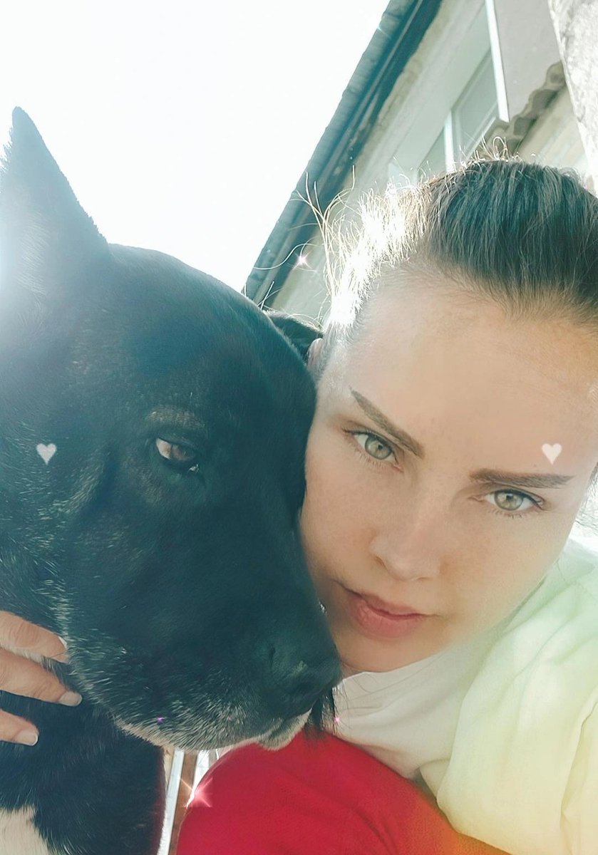 Good Tuesday Friends!🌼 I had a great time off social media👍 But it's time to return. 
I heard that Twitter is going crazy again🤪 How are you here?