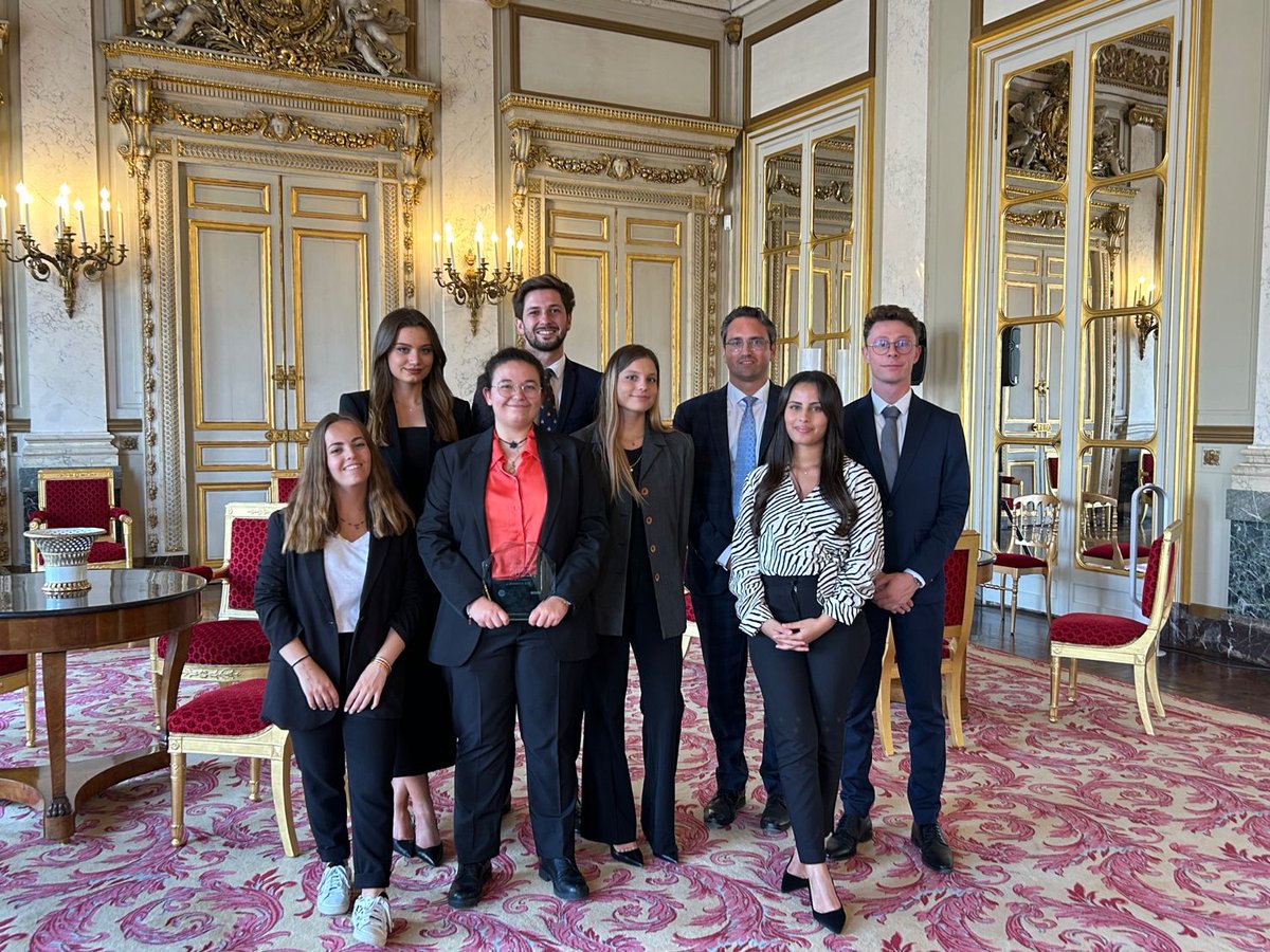 Le Master 2 de Droit et contentieux publics approfondis dirigé par la Pr Pauline Türk <a href="/DroitScPoNice/">DroitSciencePoNice</a>  <a href="/Univ_CotedAzur/">Université Côte d'Azur</a> remporte l’édition 2023 du  concours de plaidoirie QPC Georges Vedel organisé par le Conseil  constitutionnel.

cerdacff.univ-cotedazur.fr/lequipe-du-mas…