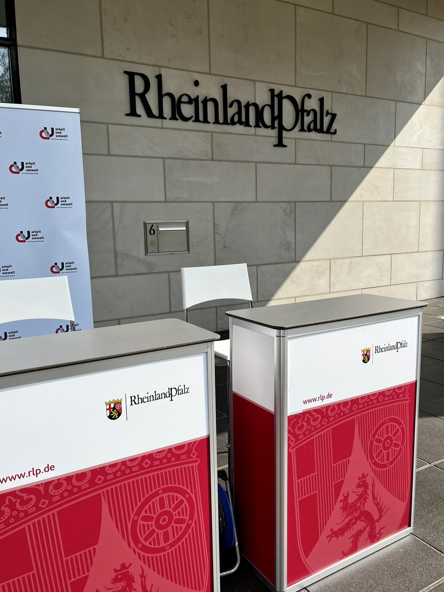 arbeitundumwelt's tweet photo. Gleich startet unsere Konferenz #ToDoTransformation: Wir diskutieren die Aufgaben für die Transformation der Chemie- und Grundstoffindustrie. Den Anfang machen @igbce-Vorsitzender @m_vassiliadis und @BMWK-Minister Robert Habeck.
Später live unter: https://t.co/v3HFc4us86 https://t.co/K3LtEYdCzP