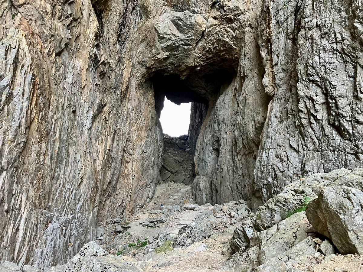 PetterOlsen2's tweet photo. #Torghatten, the famous mountain in the north of Norway with a hole right through it. https://t.co/dZD21MbAJA