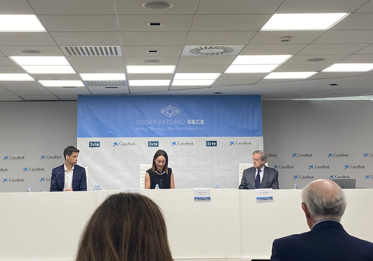 Tras la presentación de resultados del Observatorio <a href="/GECE_info/">Observatorio GECE</a>, por parte de <a href="/escriba_a/">Alejandro Escribá</a> (<a href="/CEF_UV/">CEF_UV</a> <a href="/Ivie_news/">Ivie</a>), ha tenido lugar un coloquio con Luis Hernández (<a href="/Grespania_Esp/">Grespania Official</a>) y Jaume Fuster (#TCICutting).

#AVEmpresarios #somosdeacción