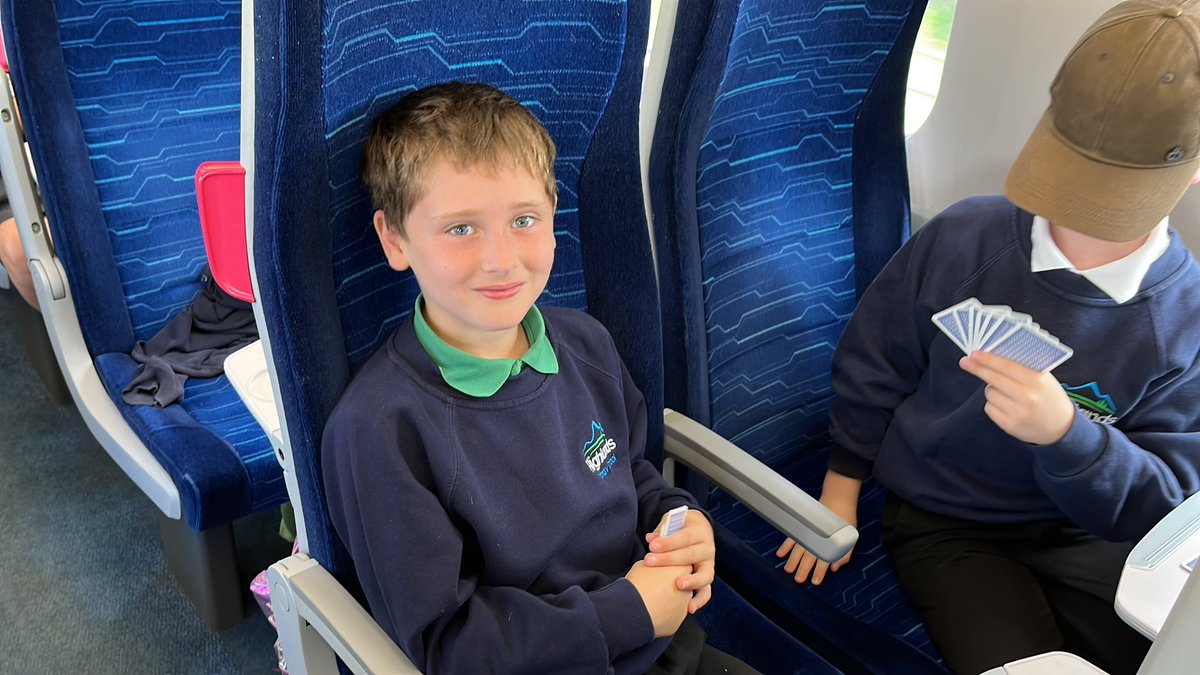 Ellishighlands's tweet photo. On the train down to London with @childrensuni @HighlandsPS @HumberEdTrust https://t.co/bHASSgPXiQ