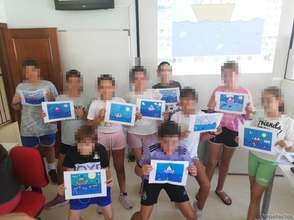 CGFuenteplata's tweet photo. ☀️ Arranca el #verano y con él, las actividades enfocadas y dirigidas a los más pequeños 👦👦🏽👧🏻👧🏼
Ayer recibimos en nuestro #CAPIFuenteplata, una primera remesa de niñ@s del campus deportivo que han elaborado sus primeros dibujos con #TuxPaint 🖍️

#CAPIFuenteplata #VeranoDigital https://t.co/ZJzbDHMPKZ