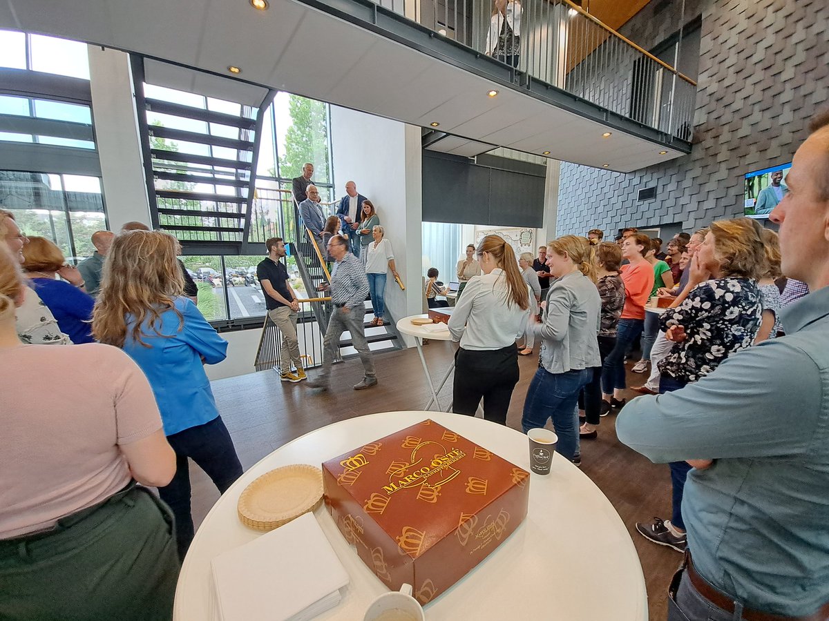 JeroenHaan1's tweet photo. De nieuwe #hoogheemraden van @HDSR_waterschap stellen zich voor aan en gaan in gesprek met de ambtelijke collega's. Nieuw college #DenH, #ZinIn
Onder genot van koffie/thee en lekker taartje https://t.co/XsTlS9zb0r