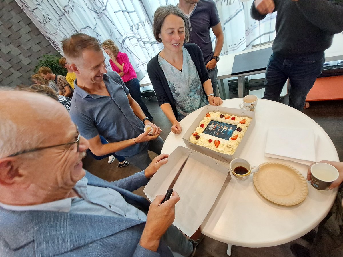 JeroenHaan1's tweet photo. De nieuwe #hoogheemraden van @HDSR_waterschap stellen zich voor aan en gaan in gesprek met de ambtelijke collega's. Nieuw college #DenH, #ZinIn
Onder genot van koffie/thee en lekker taartje https://t.co/XsTlS9zb0r