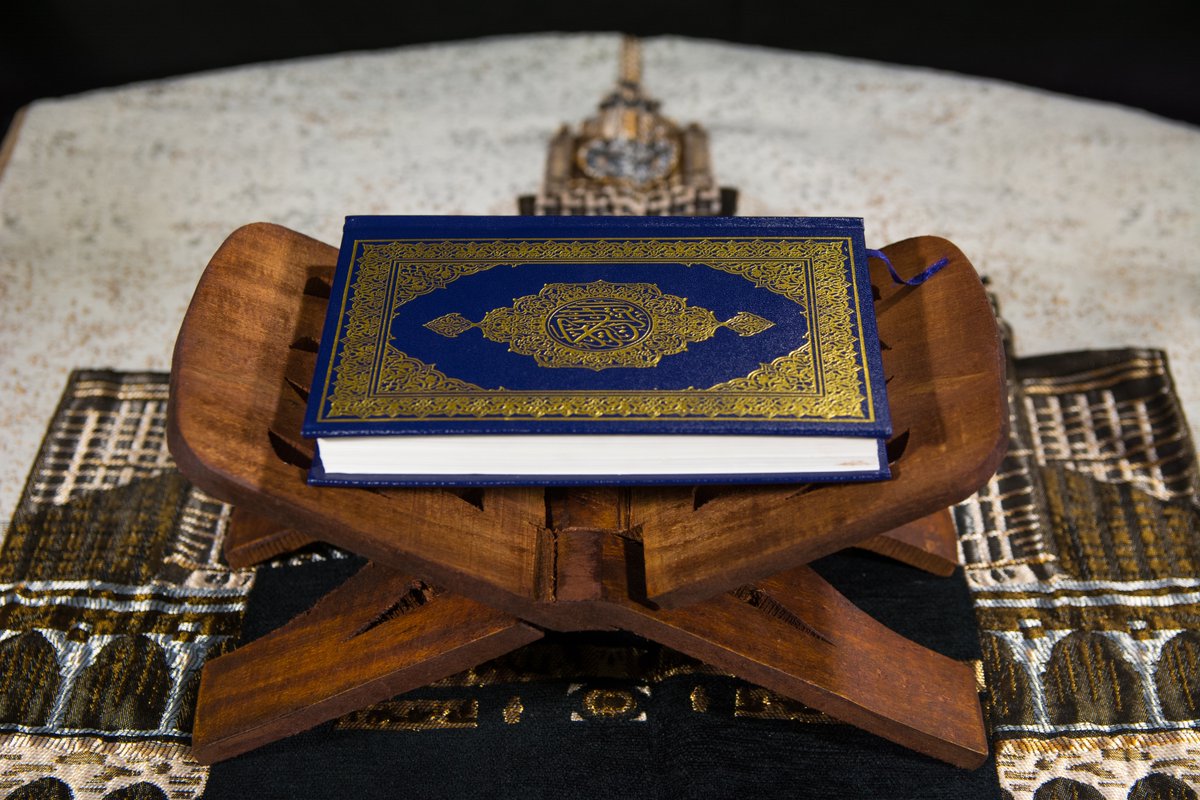 dorarnet's tweet photo. من فضائل الأعمال
قراءة القرآن
قال النبي ﷺ: (اقرؤوا الزهراوين البقرة وسورة آل عمران؛ فإنهما تأتيان يوم القيامة كأنهما غمامتان أو كأنهما غيايتان، أو كأنهما فرقان من طير صواف، تحاجان عن أصحابهما). رواه ومسلم

الموسوعة الحديثية - موقع الدرر السنية
https://t.co/LNqaiRYg70 https://t.co/KAFSy9uJHN